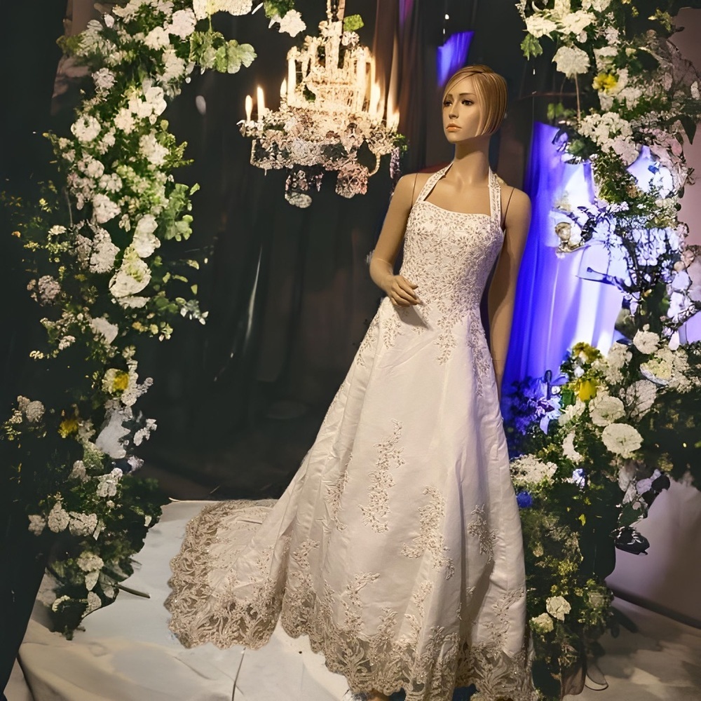 NWT Davids Bridal Michaelangelo White Halter A-Line Gown Beaded Lace Dress‎